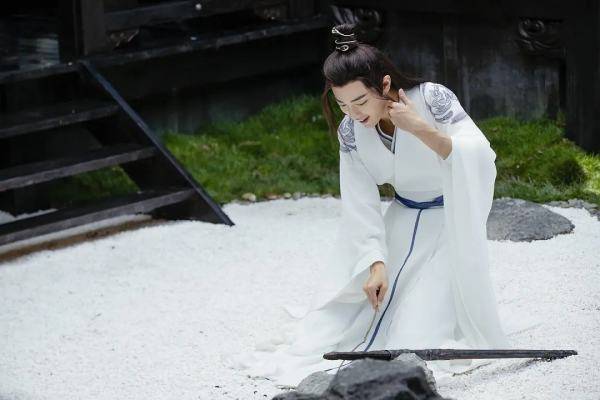 苹果13英版和美版的区别:《魔道祖师》小说版中的主要人物与动漫版的区别是什么？